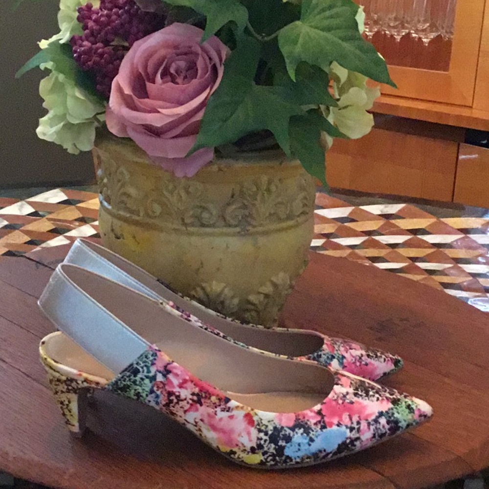 Colorful comfortable shoes worn once EUC